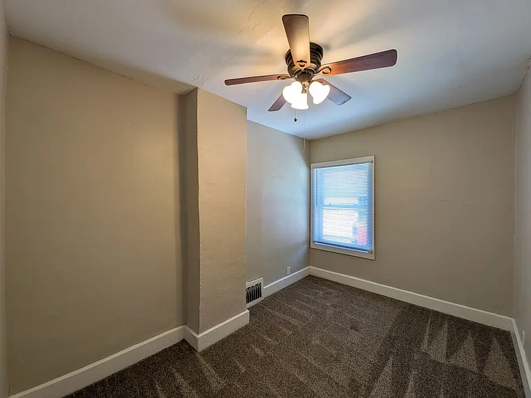 922 Walker St — Photo 23