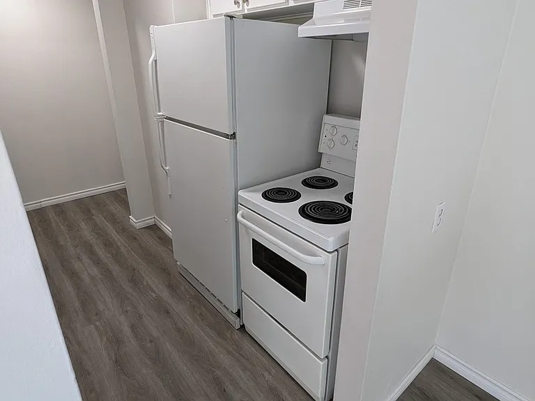 236 Louisa St #9B — Photo 4