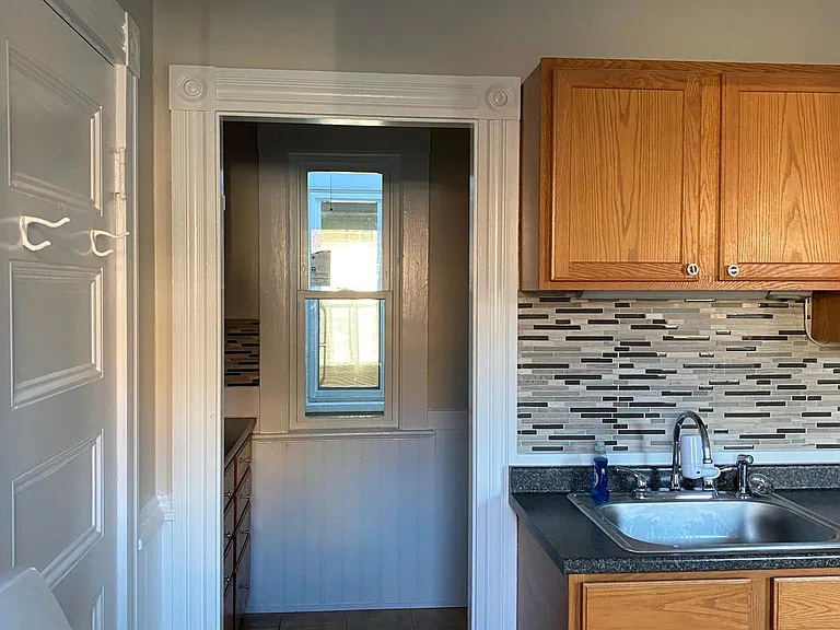 25 Essex St #2 — Photo 12