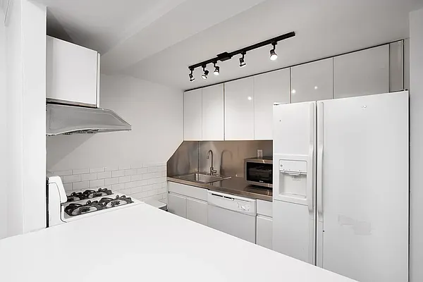 Rented by Compass | media 9