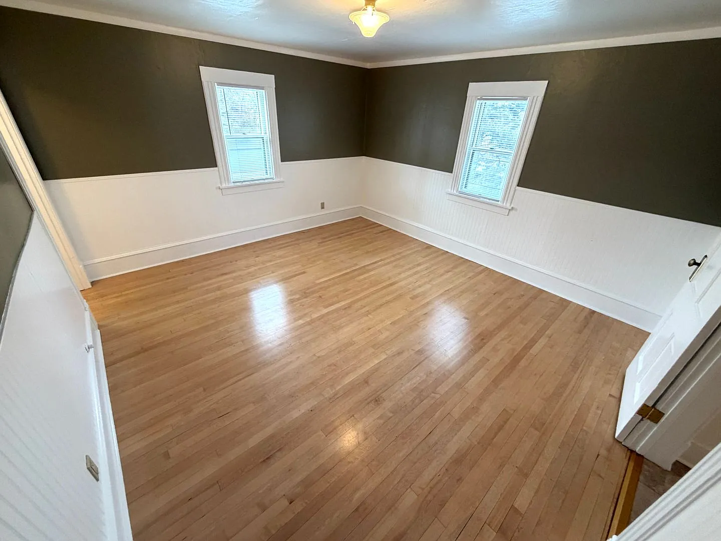 676 N Davis St — Photo 3