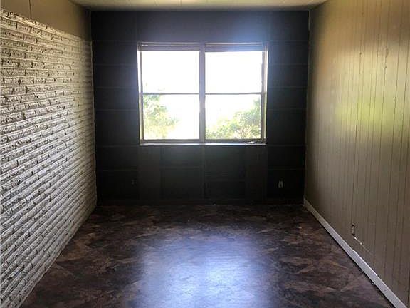 2nd image of 4002 Lincoln Cir