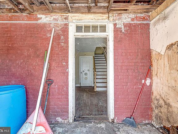 5th image of 3118 S Constitution Rd