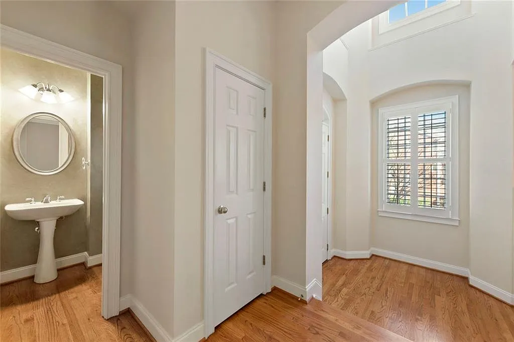 3 bed, 3.5 bath, 3500 sqft, $3,600 — Photo 3