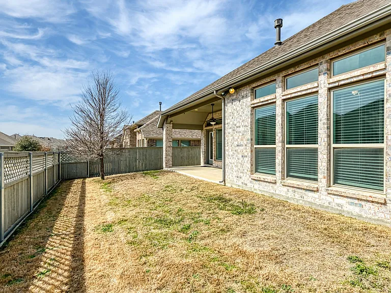 2421 Stella Ln — Photo 30