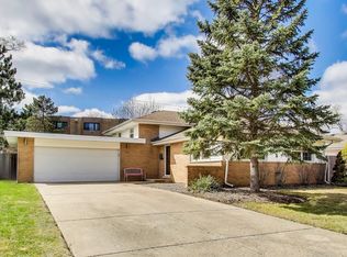 362 N Willow Wood Dr, Palatine, IL 60074