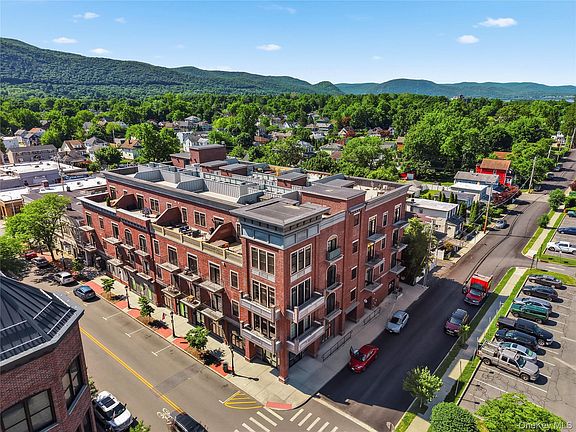 3rd image of 249 Main St