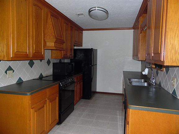 2nd image of 32 Greenhill Dr