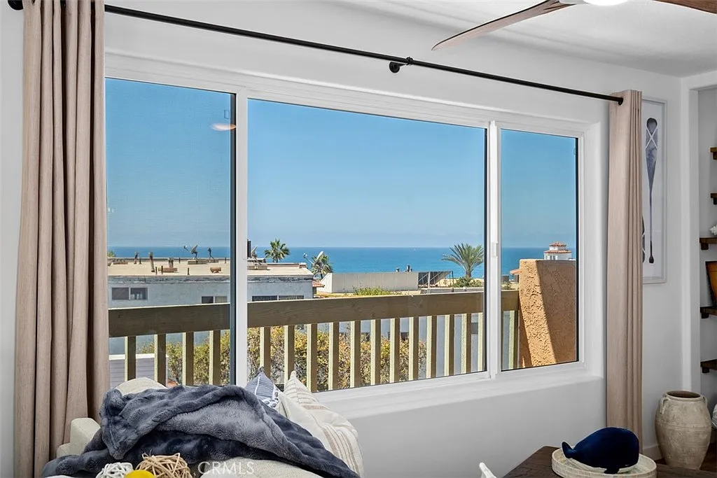 2 bed, 1.5 bath, 947 sqft, $5,800 — Photo 3