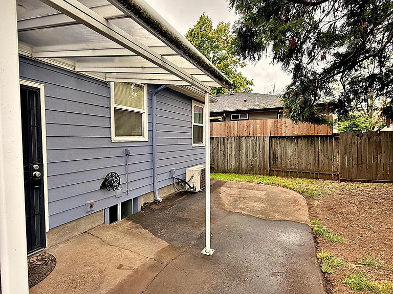 8048 SE Ellis St — Photo 48