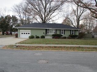 703 Klondike St, Staunton, IL 62088