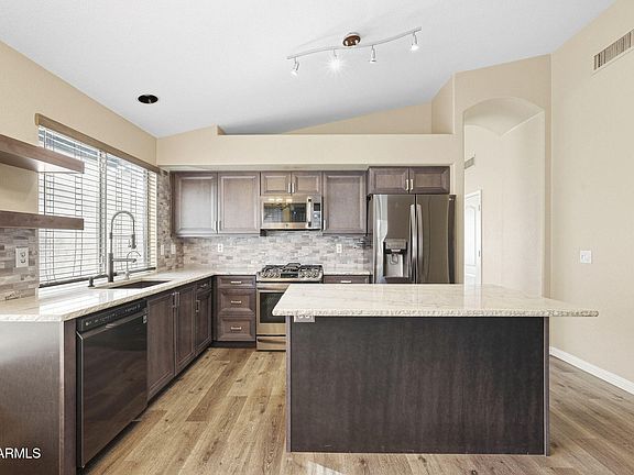 3rd image of 702 E KYLE Drive