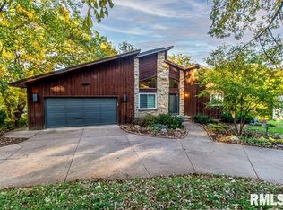 5490 Crow Creek Rd, Bettendorf, IA 52722