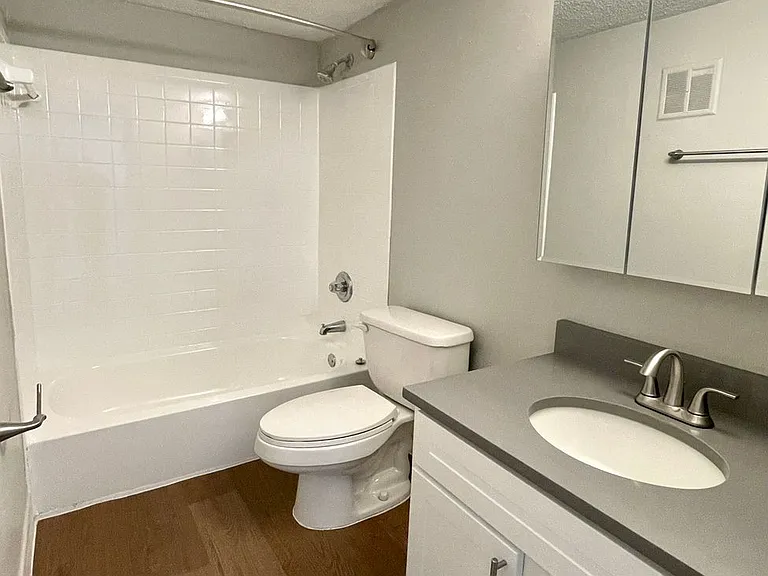 The Waverly — Photo 10