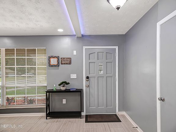 3rd image of 584 BOWIE Boulevard