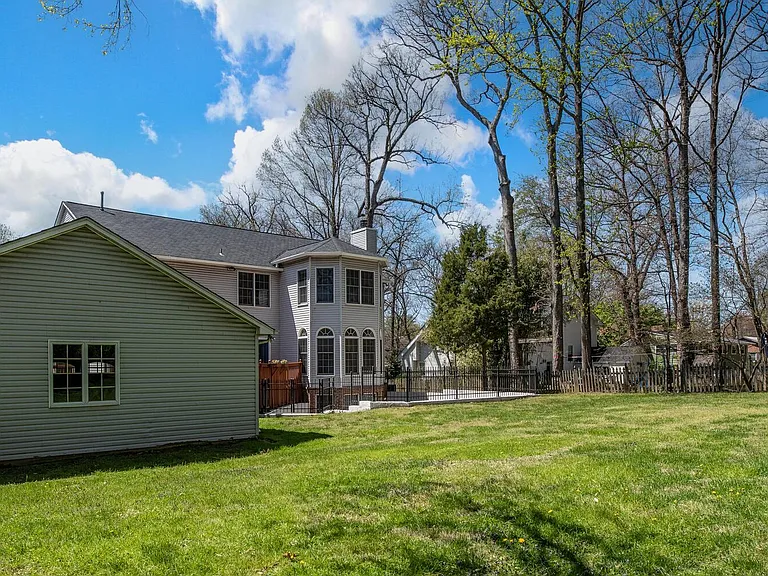 2725 Oldewood Dr — Photo 38