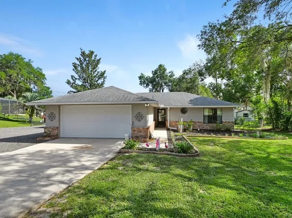 235 W Retta St, De Leon Springs, FL 32130