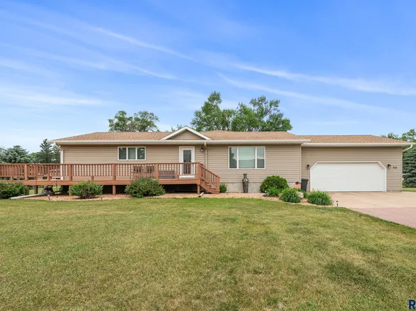 705 Railway St, Canistota, SD 57012