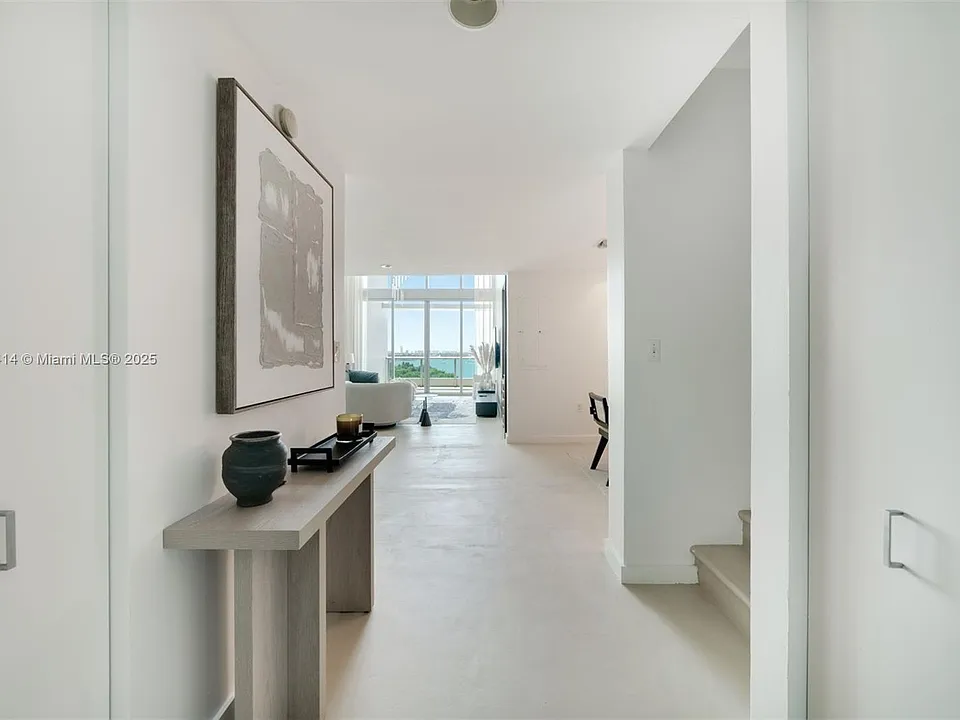 900 Biscayne Blvd #905