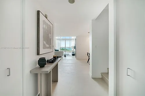 900 Biscayne Blvd Photo 1