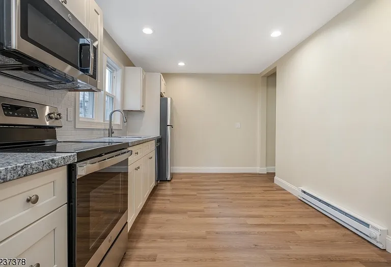 13 Maple St — Photo 14