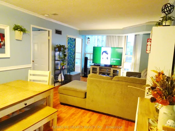 250 Webb Dr #1011, Mississauga, ON L5B 3Z4