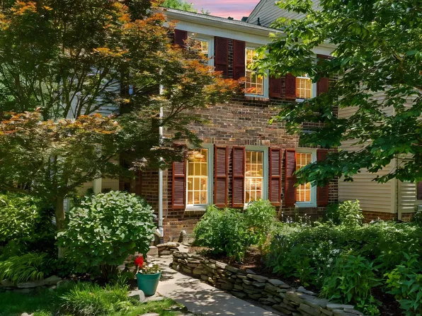 2150 Greenkeepers Ct, Reston, VA 20191