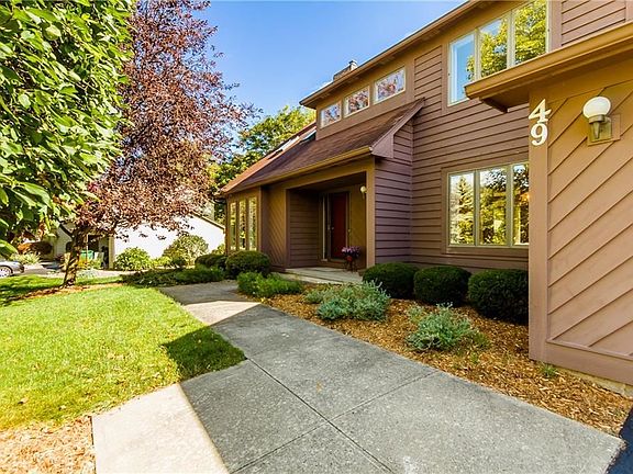 3rd image of 49 Canterbury Trl