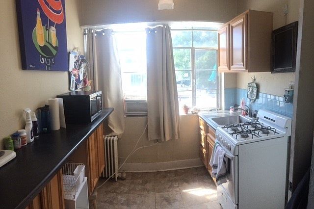 2nd image of 1057 S Gaylord St APT 3