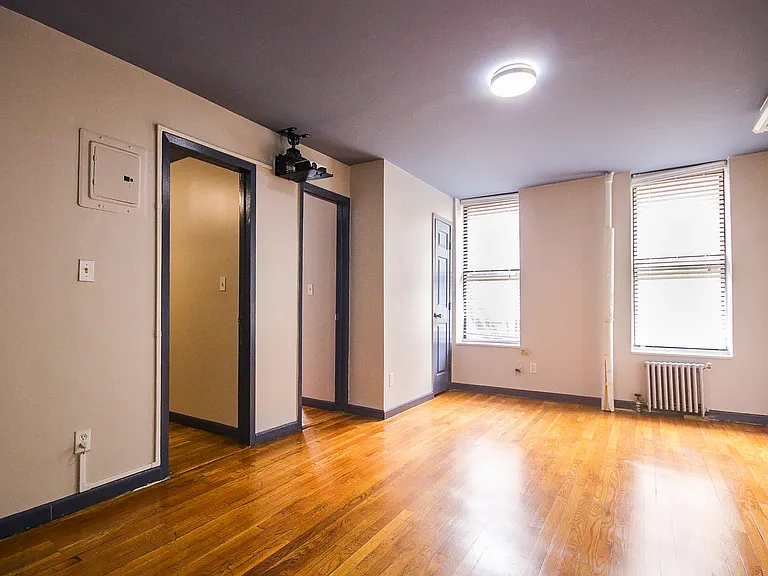 512 E 5th St #24 — Photo 2