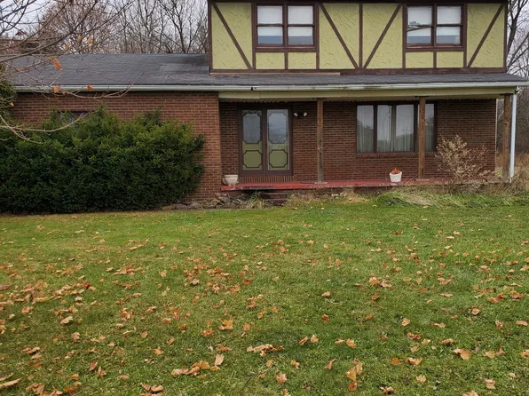 1020 10th St, Sharon, PA 16146