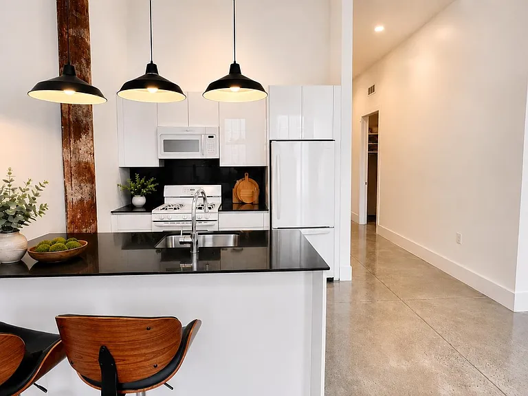 8 Erie St #304 — Photo 4