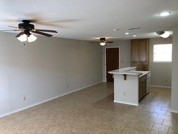 3rd image of 1218 Tamarack Ave #A
