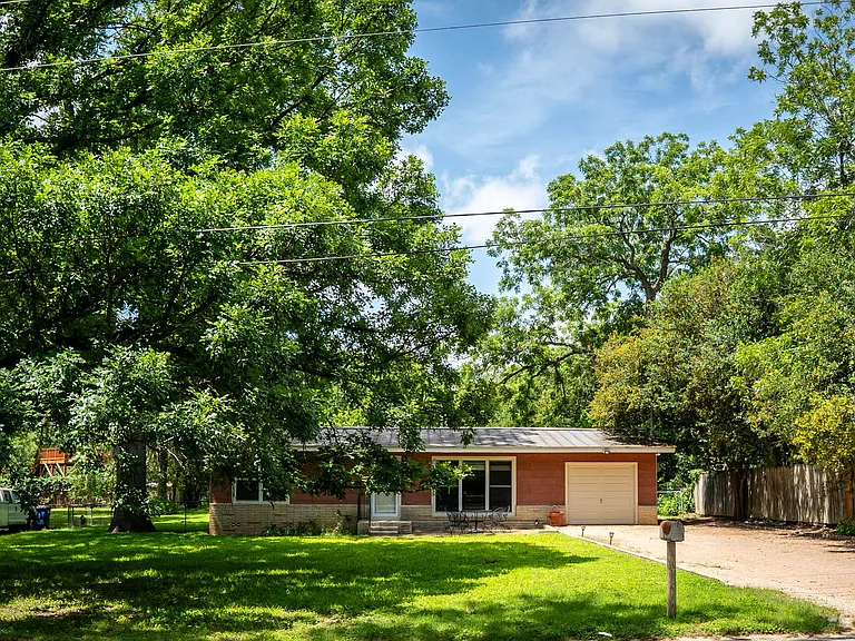 2052 Gruene Rd — Photo 1