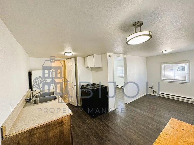 Downtown Rooms — Photo 15