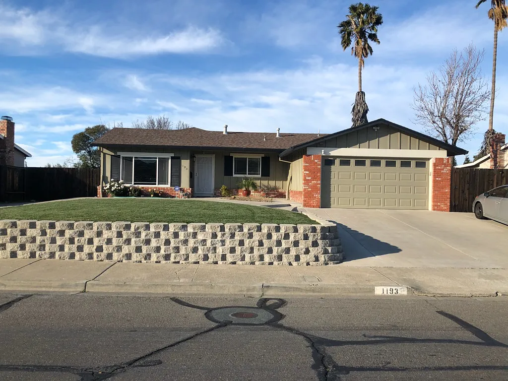 1193 Ventura Dr photo 1