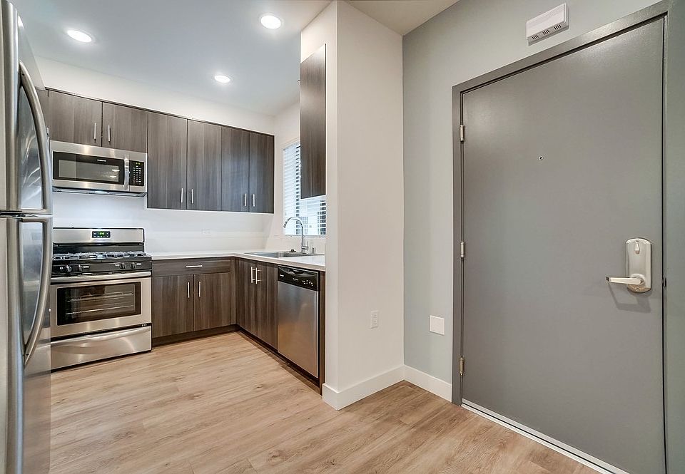 2nd image of 16836 Sherman Way APT 305