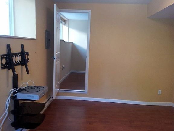 5th image of 358 Guyon Ave