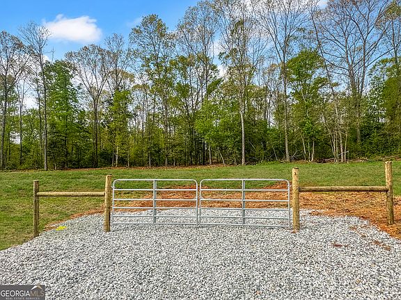2nd image of 7 Broad River Rd