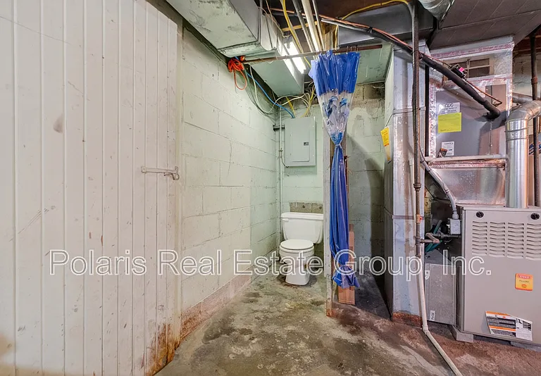 717 E 60th St — Photo 21