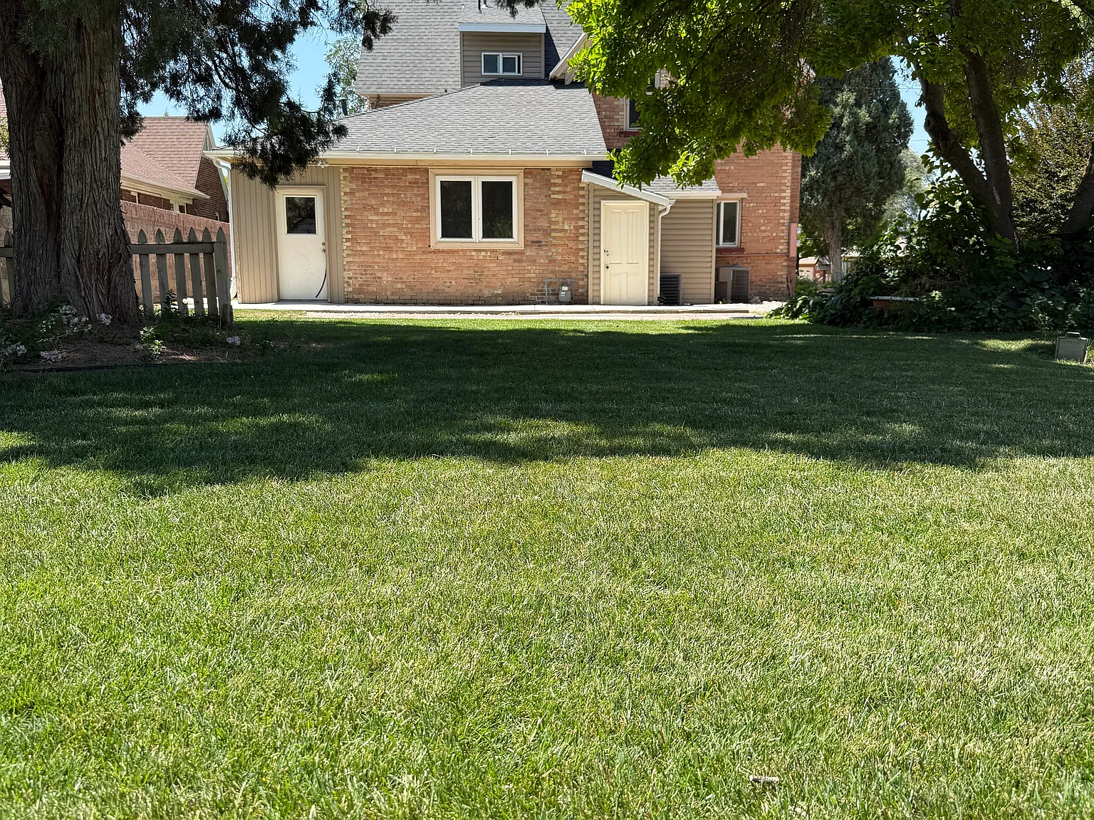 4 bed, 2.5 bath, 2600 sqft, $2,350 — Photo 2