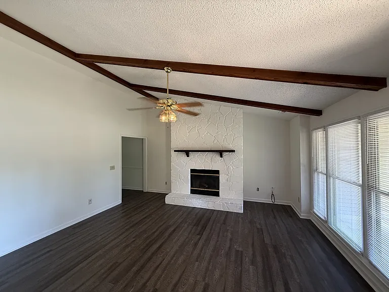 104 Shaverlee Ct — Photo 4