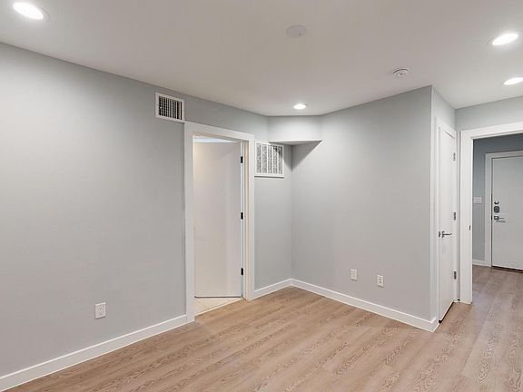 4th image of 4400 San Jacinto St #202