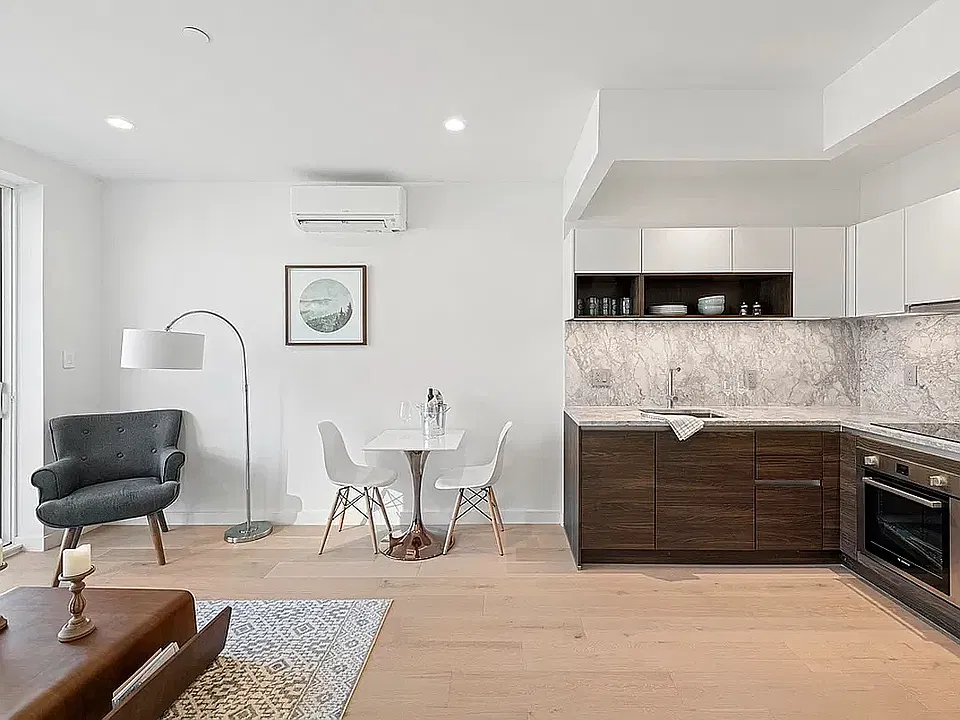 18 Van Buren St #2R