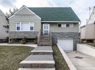 82 Westside Ave, Freeport, NY 11520