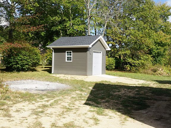 4th image of 76 Marie Ln
