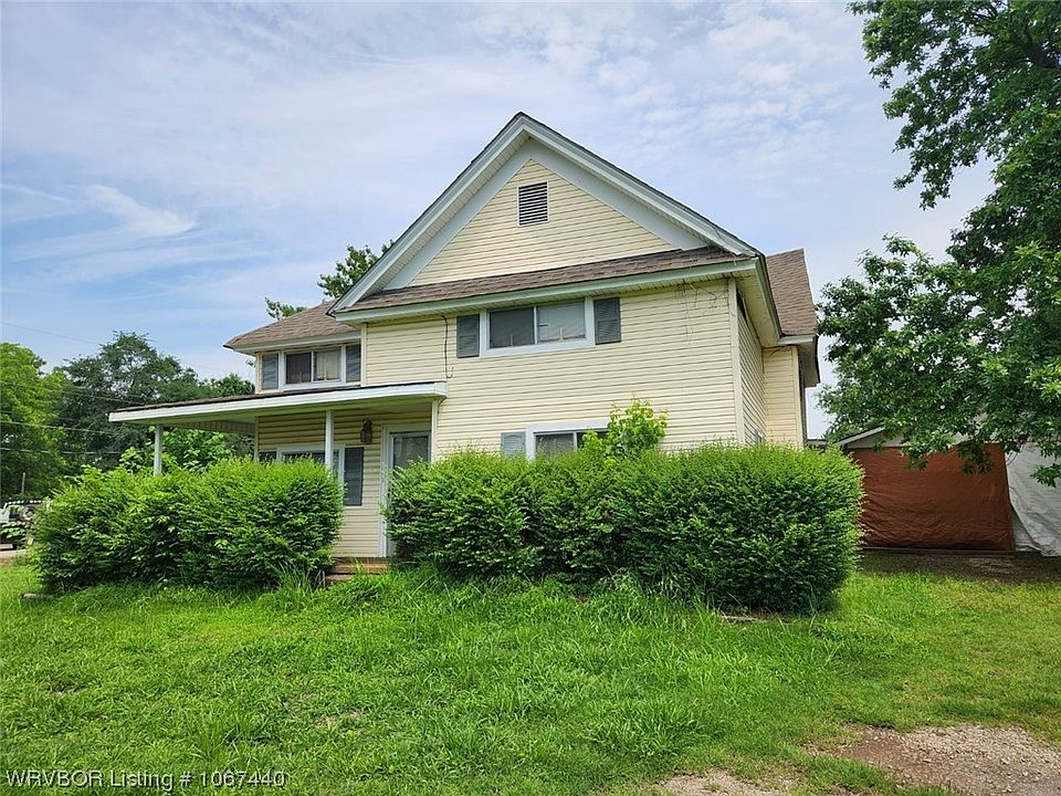 2nd image of 1120 E Main St