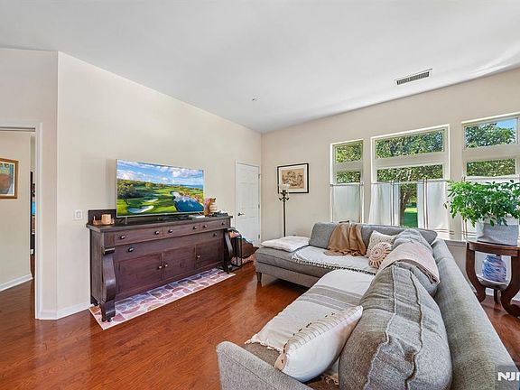 5th image of 1119 Riverview Ave #119
