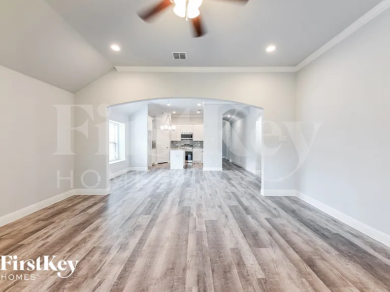 6014 Kemrock Dr — Photo 2