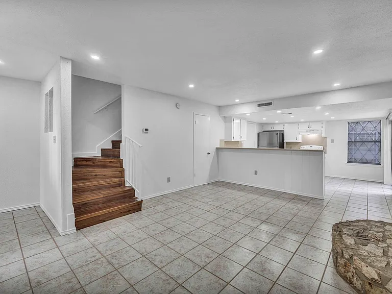 4010 Cima Serena Dr #B — Photo 2